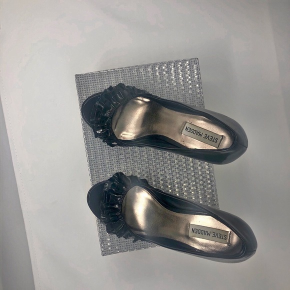 Steve Madden Peep Toe Ruffle Wedge - Picture 4 of 5